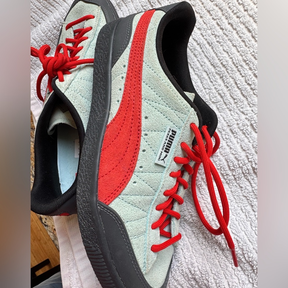 Puma Perks and Mini Clyde Sneaker. Men’s size 7.5. EUC. Never worn outside.